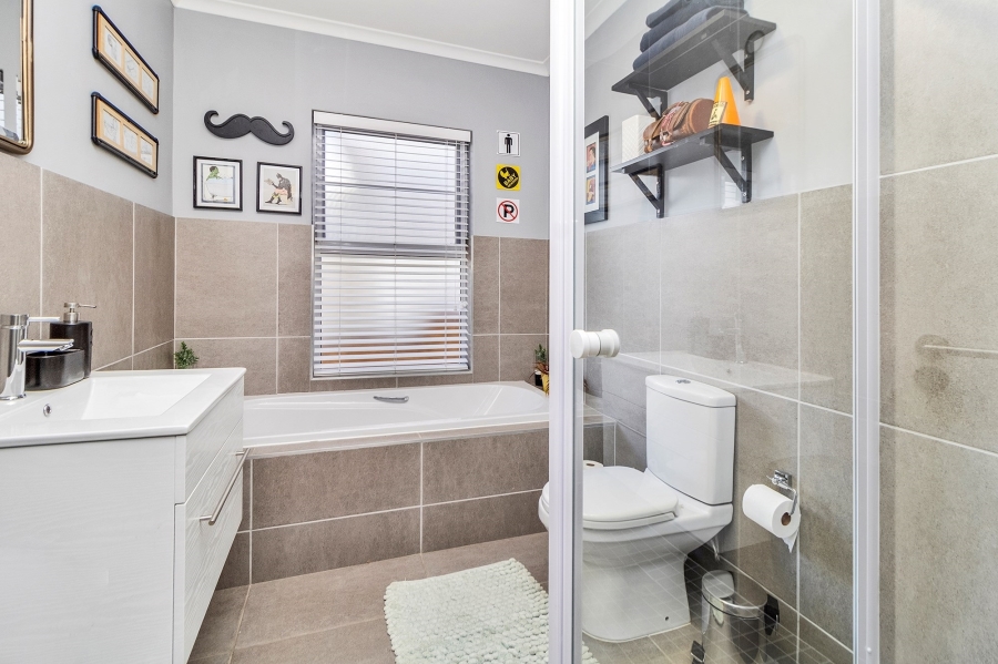 3 Bedroom Property for Sale in Burgundy Estate Western Cape